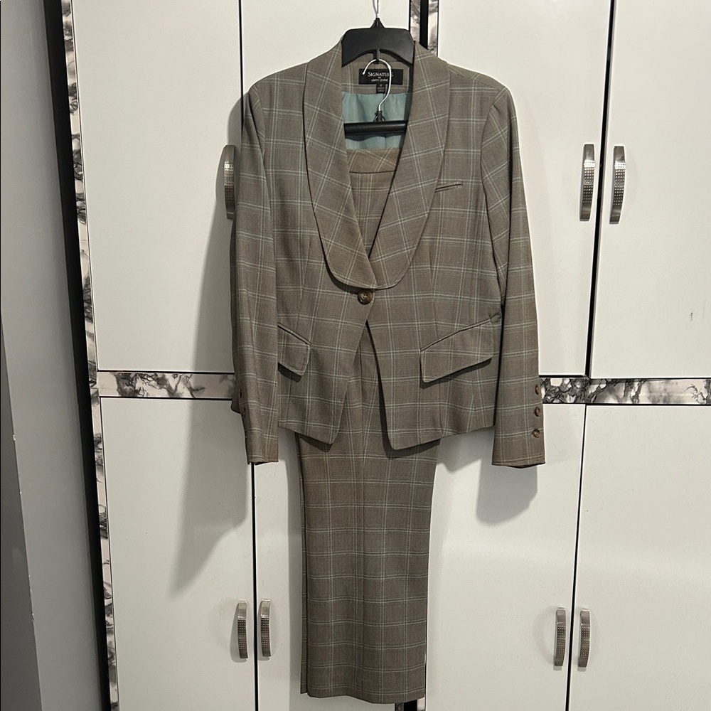 Larry Levine Women's Gray/Brown/Mint Green Plaid Pantsuit